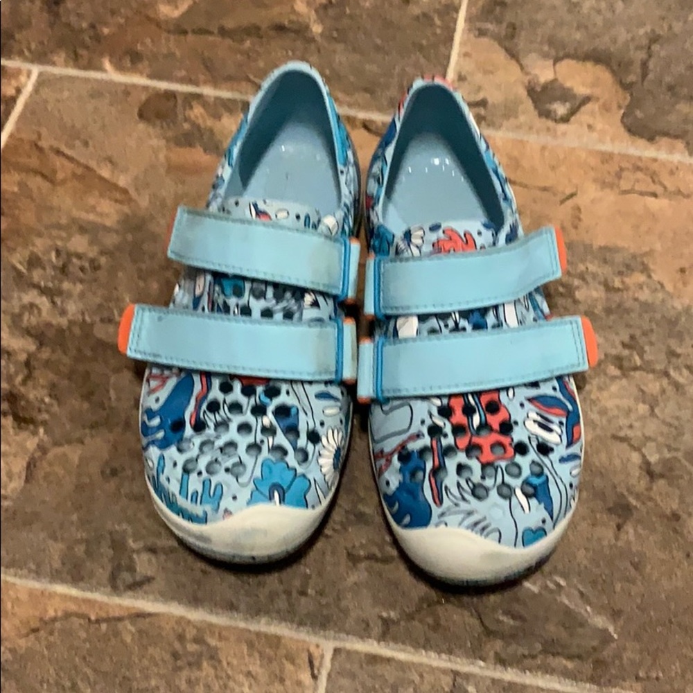 Plae water shoes